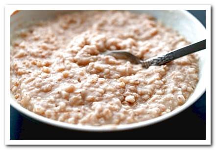 cooked oatmeal for a dog